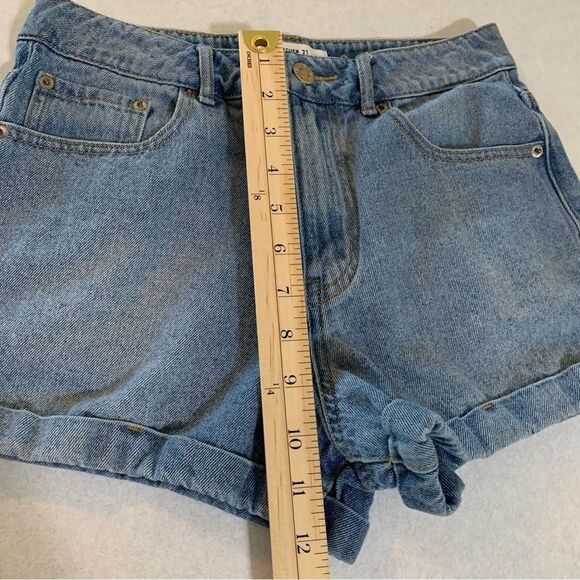 Forever 21 Jean Shorts Medium Wash Low Rise Cuffed Hem Women's Blue 25. - Picture 7 of 8